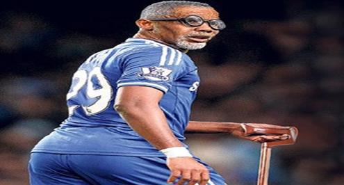 صورة.. الصحافة الانجليزية تسخر من ايتو "العجوز"